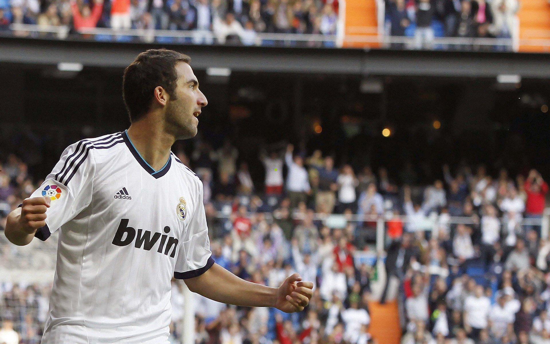 赛后相拥诠释兄弟情 雷霆社媒暖心瞬间见证哈腾与亚历山大赛场厚谊