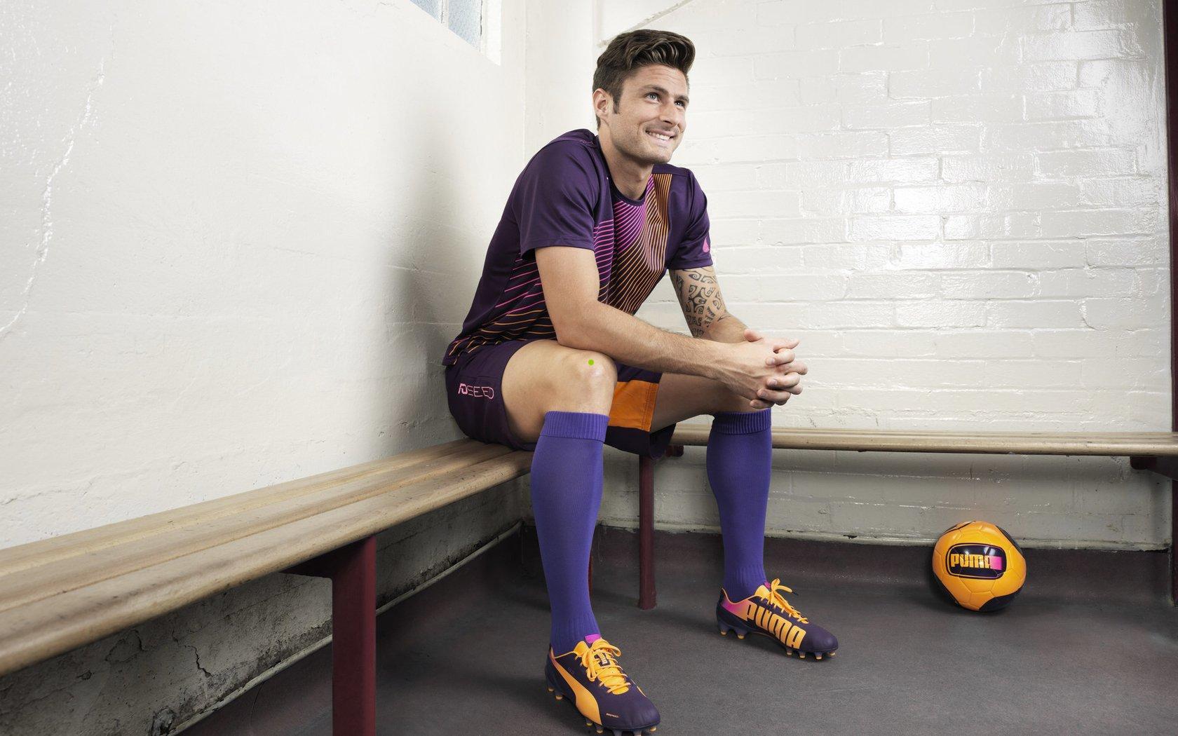 球迷暴力撕裂绿茵场 特拉维夫德比被迫延期 九人涉骚乱遭逮捕